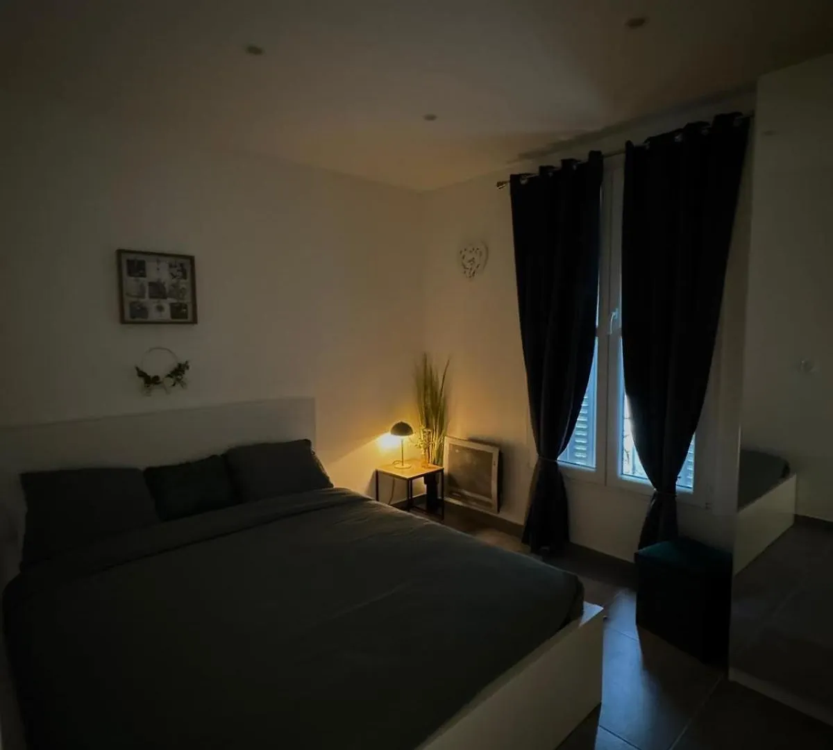 Luxury White Apartment Livry-Gargan France